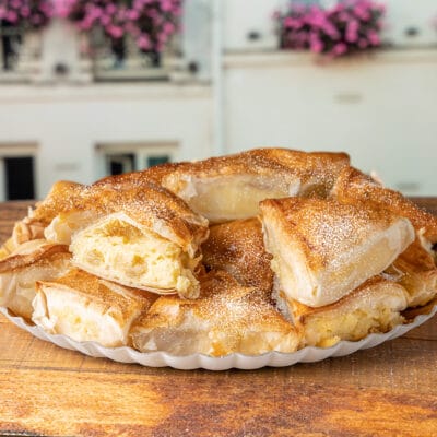 Platou trigoane cu brânză